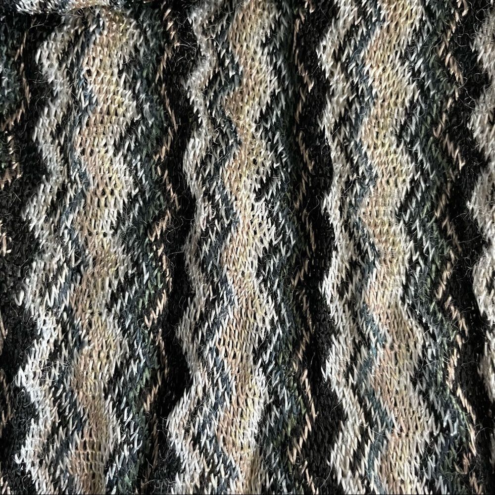 Zigzag Metallic Knit Long Thin Neutral Scarf with Fringe - Picture 5 of 7
